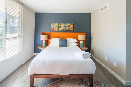 WanderJaunt - Old Town Scottsdale Apts - image 7