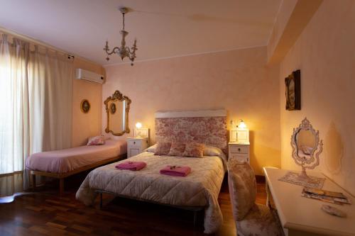1 queen bed, 1 twin bed