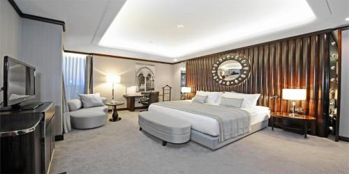 Crowne Plaza BURSA - Tap to explore photos