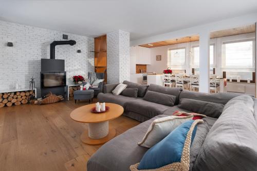 Three-Bedroom Apartment image 5