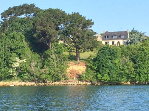 Propriété pieds dans l’eau, vue mer exceptionnelle - Location saisonnière - Plougrescant