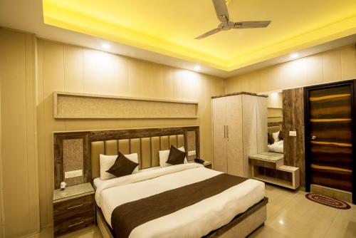 Deluxe Double Room image 4