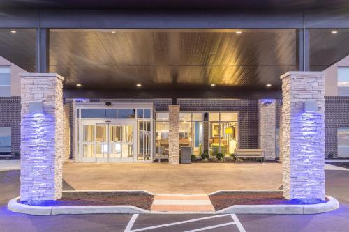 Holiday Inn Express & Suites - Florence - Cincinnati Airport, an IHG Hotel