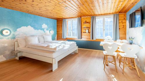 2 bedrooms, 3 beds