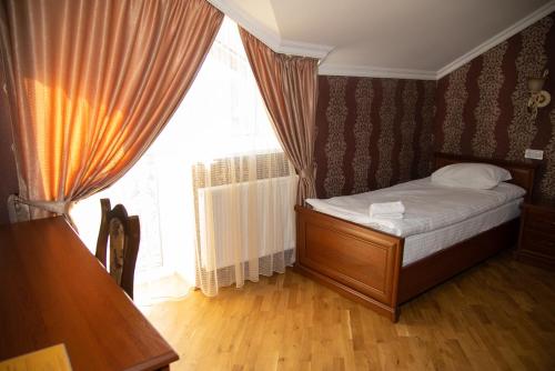 2 twin beds
