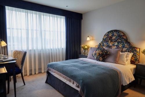 1 queen bed