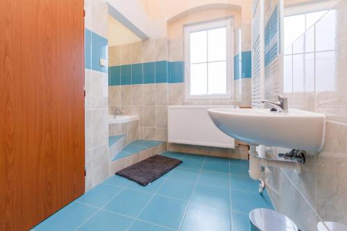 Sherwood Hotel Vojkovice nad Ohří - image 2