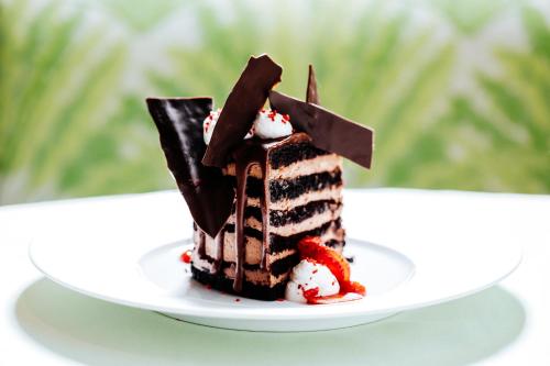 235271703 The Beverly Hills Hotel - Dorchester Collection