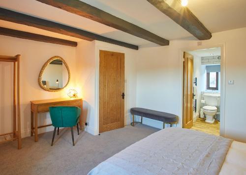 Host & Stay - The Coach House