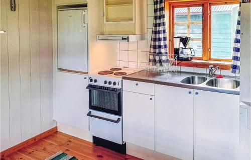 Kitchen, Cozy Home In Syssleback With Wifi in Langberget