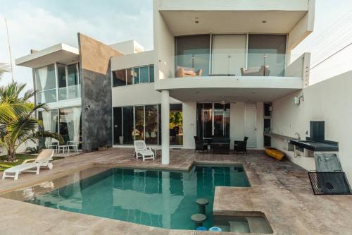 . 87967 Breathtaking beach Villa, feel the inviting vibe!