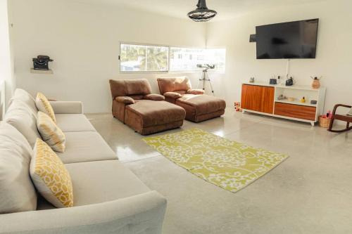 87967 Breathtaking beach Villa, feel the inviting vibe! in Chelem, Mexico
