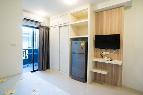 DB PLUS 6 – Bangkok, NY