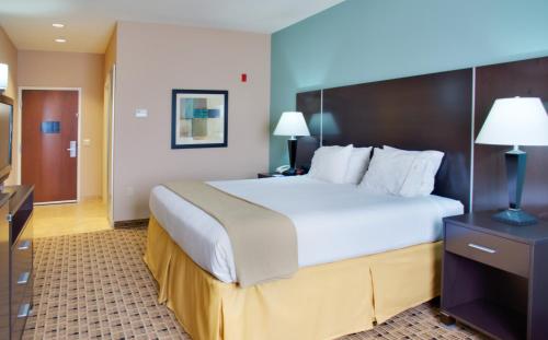 Holiday Inn Express & Suites Houston Energy Corridor-W Oaks, an IHG Hote