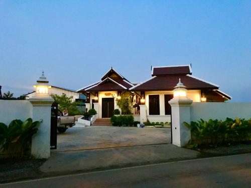 Lanna Kamin Pool Villa Airport