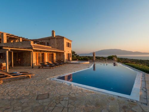  Korithi Villa Sleeps 14 Pool Air Con WiFi in Korithion