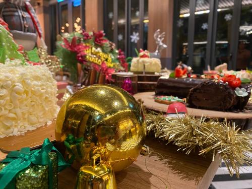 235349121 The Teak Hotel