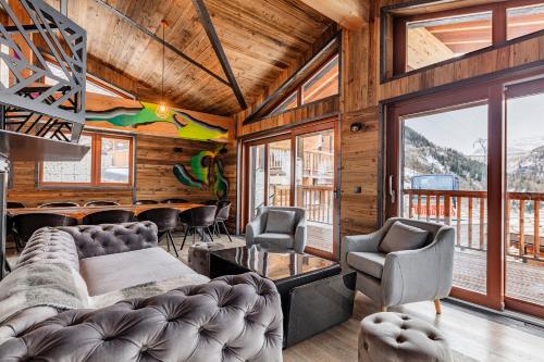 Chalet Carte Blanche Raven