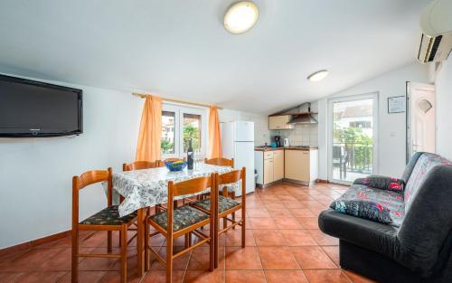 ALEKS house with apartments - image 7