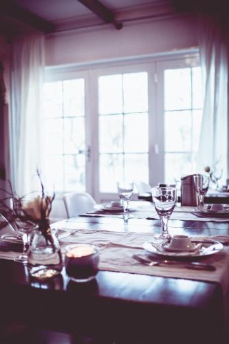 Étterem, Bed & Breakfast De Ruige Weide in Ruigeweide