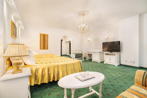 Deluxe Double Room with Two King Beds and Balcony