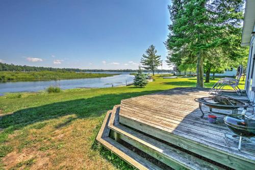 Lakefront 2BR Hale Cabin w/ Access to Boat Ramp!