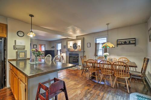 Northville Lakefront Escape with Deck Walk to Lake in Benson, USA