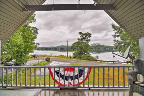 Northville Lakefront Escape with Deck Walk to Lake in Benson, Vereinigte Staaten von Amerika