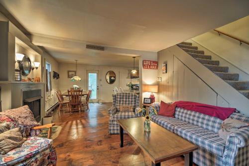 Northville Lakefront Escape with Deck Walk to Lake in Benson, USA