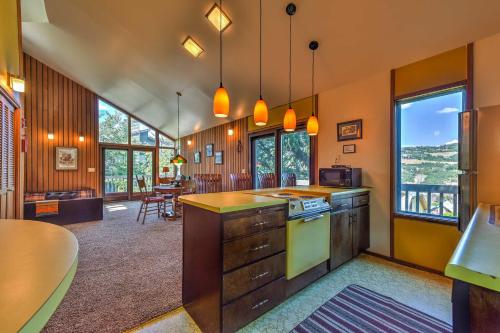 3BR Park City Cabin in Old Town Walk to Slopes! - image 8