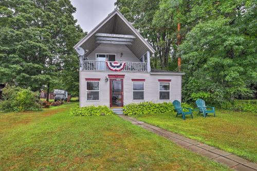 Northville Lakefront Escape with Deck Walk to Lake in Benson, USA