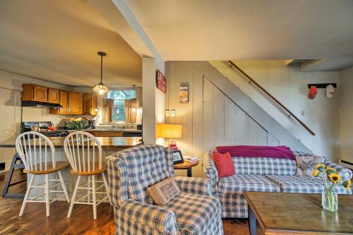 Northville Lakefront Escape with Deck Walk to Lake in Benson, USA