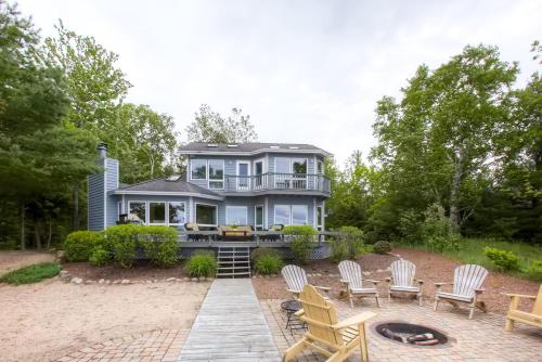 Lavish Charlevoix Home on Lake Michigan, Fire Pit in Charlevoix, USA
