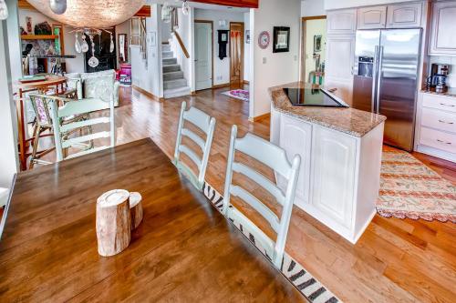 Lavish Charlevoix Home on Lake Michigan, Fire Pit in Charlevoix, USA