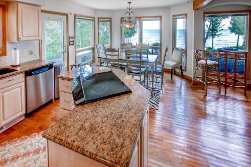 Lavish Charlevoix Home on Lake Michigan, Fire Pit in Charlevoix, USA