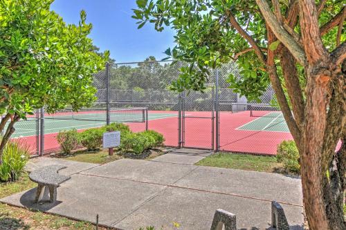 Sunny Escape on Golf Course with Patio Near Wineries - image 5