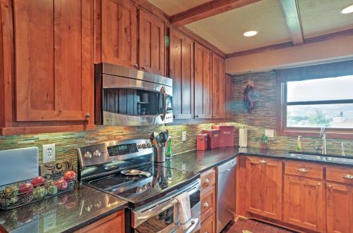 Angel Fire Condo with Fireplace Half-Mi to Ski Lift in Angel Fire, USA