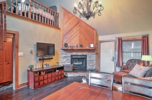 Angel Fire Condo with Fireplace Half-Mi to Ski Lift in Angel Fire, USA