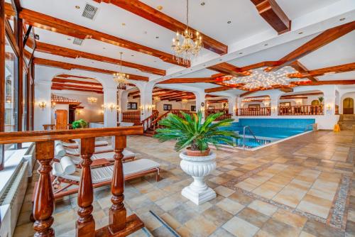 Úszómedence, Aurelius Imparatul Romanilor in Poiana Brasov