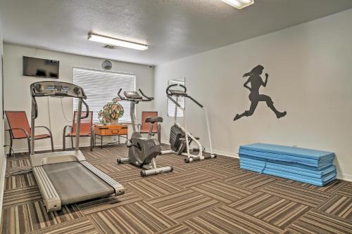 Lovely Condo with Pool Access about 6 Miles to Disney! - image 6