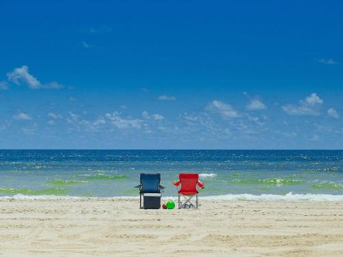 North Padre Island Townhome with Pool and Beach Access