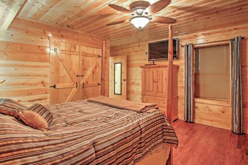 Grand Smoky Mtn Cabin with Hot Tub and Outdoor Kitchen - image 7
