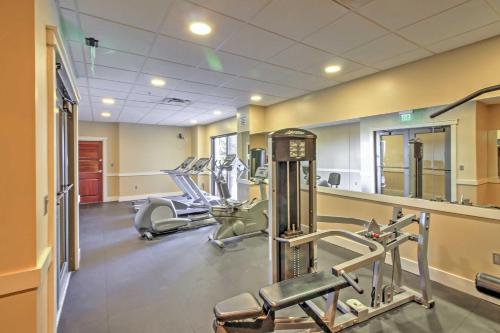 Remodeled PCB Studio Apt with Balcony and Pool Access! - image 3