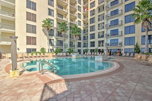 Remodeled PCB Studio Apt with Balcony and Pool Access! - image 5