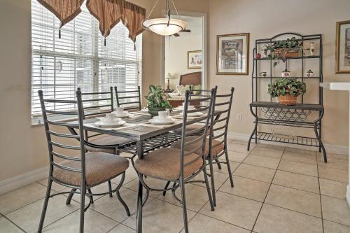 Kissimmee Getaway with Lanai, 4 Mi to Disney World! in Orlando, USA