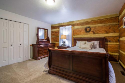 Home with Views Mins to Monongahela National Forest - main image