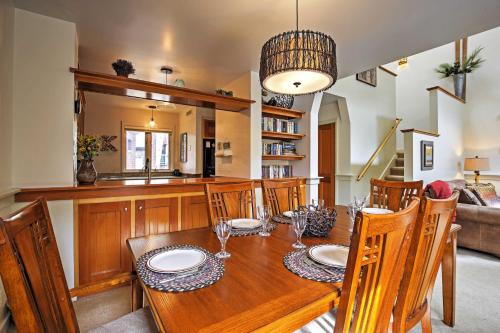 Gorgeous Keystone Abode with Hot Tub and Grilling Area - image 8