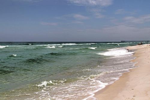 Stunning Panama City Beach Getaway with Gulf Views - image 14