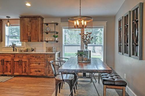 Rustic Chic Home: 10 Mi to Otter Creek State Park! in Circleville (UT)