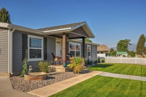 Rustic Chic Home: 10 Mi to Otter Creek State Park! in Circleville (UT)